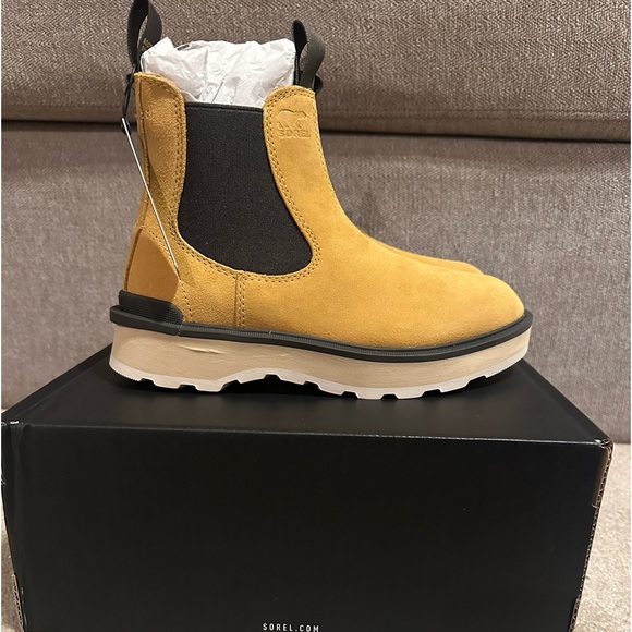 Sorel Shoes - Sorel Women’s Hi line Chelsea Size 7 Tan